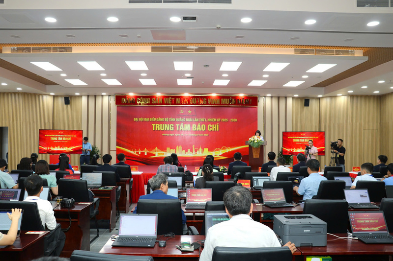 Trung tâm báo chí sẽ hỗ trợ đội ngũ phóng viên báo đài cập nhật nhanh nhất thông tin về Đại hội đại biểu Đảng bộ tỉnh Quảng Ngãi lần thứ I. Ảnh: Vũ Lê