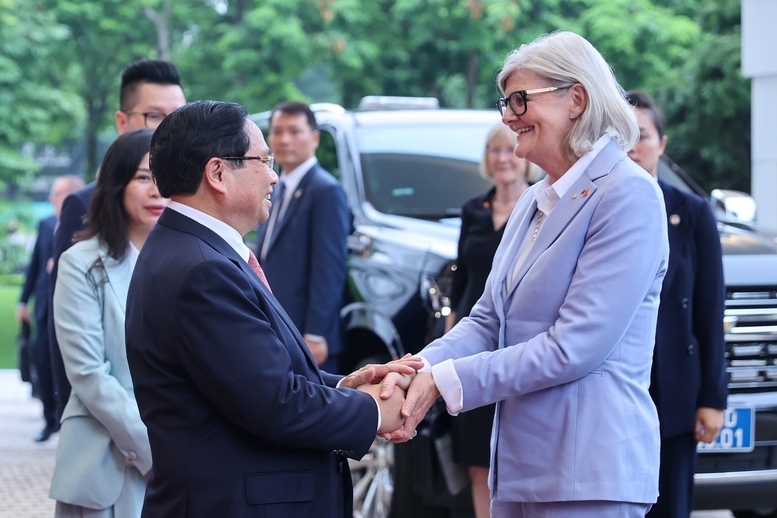 Thủ tướng Chính phủ Phạm Minh Chính đón Toàn quyền Australia Sam Mostyn - Ảnh: VGP/Nhật Bắc