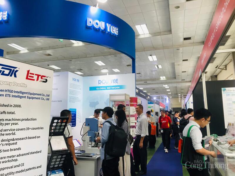 NEPCON Vietnam 2025 sôi động ngay ngày khai mạc. Ảnh: Hoa Quỳnh