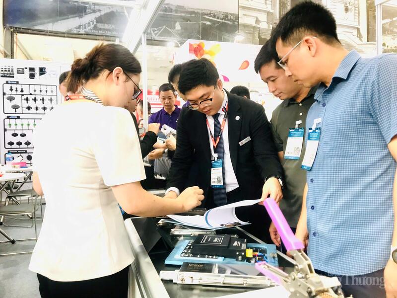 Triển lãm tăng cường kết nối các doanh nghiệp ngành công nghiệp điện tử. Ảnh: Hoa Quỳnh
