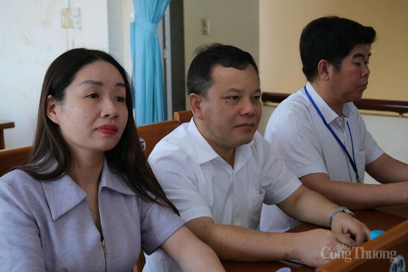 Đại diện lãnh đạo Văn phòng, Cục, Vụ thuộc Bộ Công Thương.