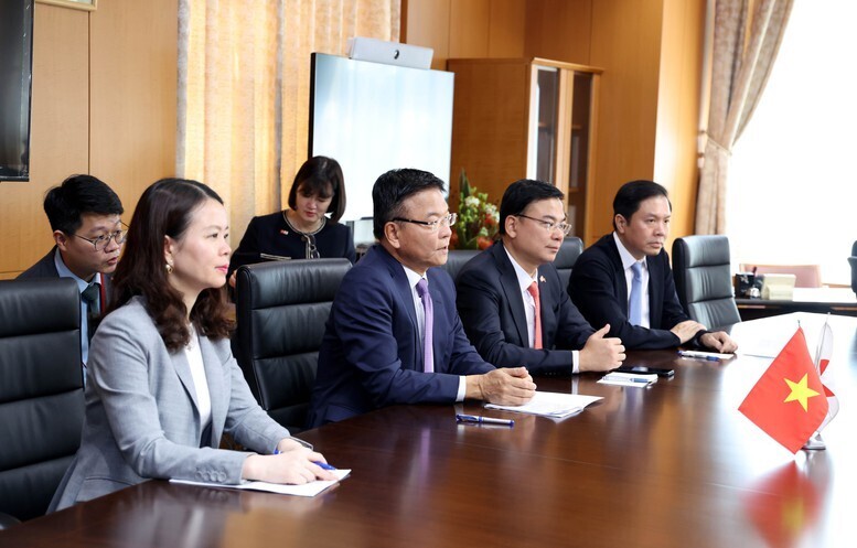 Phó Thủ tướng đề nghị hai bên thúc đẩy triển khai cụ thể trụ cột hợp tác mới về khoa học - công nghệ, tăng cường kết nối nguồn nhân lực chất lượng cao - Ảnh: VGP/Đức Tuân