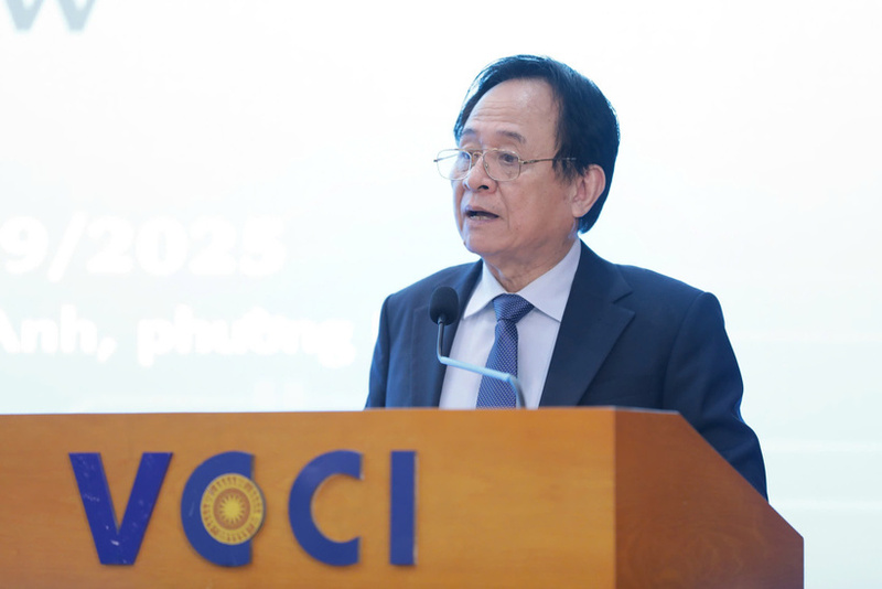 Ông Đặng Ngọc Luyến, Tổng Biên tập Tạp chí Luật sư Việt Nam phát biểu tại diễn đàn.