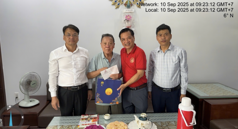 Đoàn doanh nhân thăm và tri ân ông Nguyễn Quang Khanh tại Đồng Hới.
