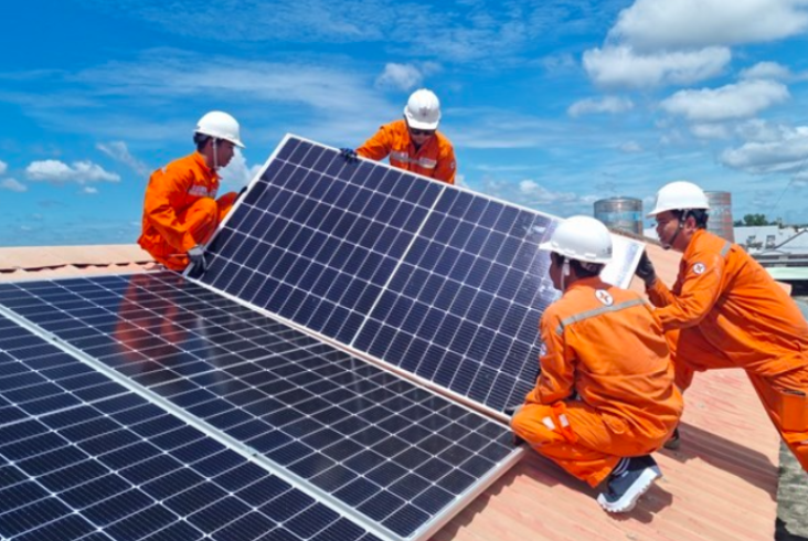 EVN đề xuất cần bổ sung quy định đăng ký điện mặt trời mái nhà