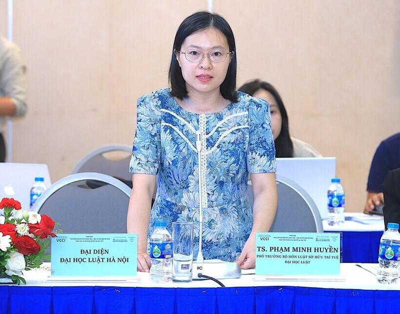 TS. Phạm Minh Huyền (Đại học Luật Hà Nội) chia sẻ tại diễn đàn.