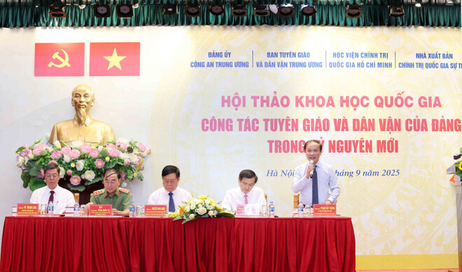 Các đồng chí điều hành hội thảo. (Ảnh: Phương Hoa/TTXVN)