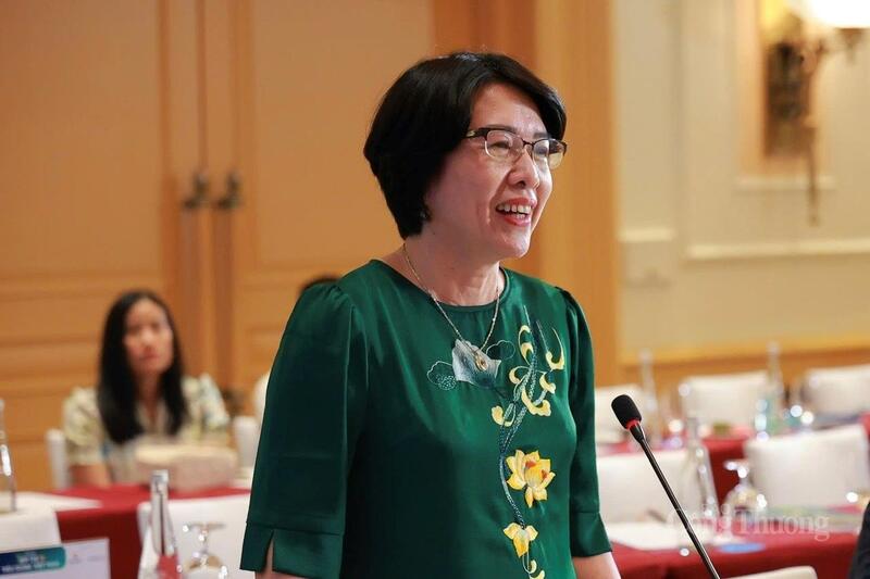 Bà Trần Thị Hồng Minh - Viện trưởng Viện Nghiên cứu Chính sách và Chiến lược chia sẻ tại phiên thảo luận.