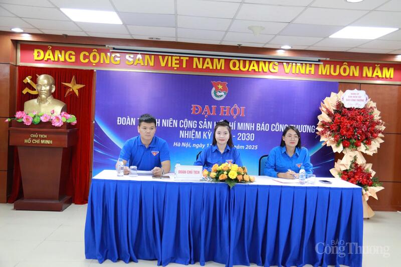 Đoàn Chủ tịch điều hành Đại hội. Ảnh: Thanh Tuấn