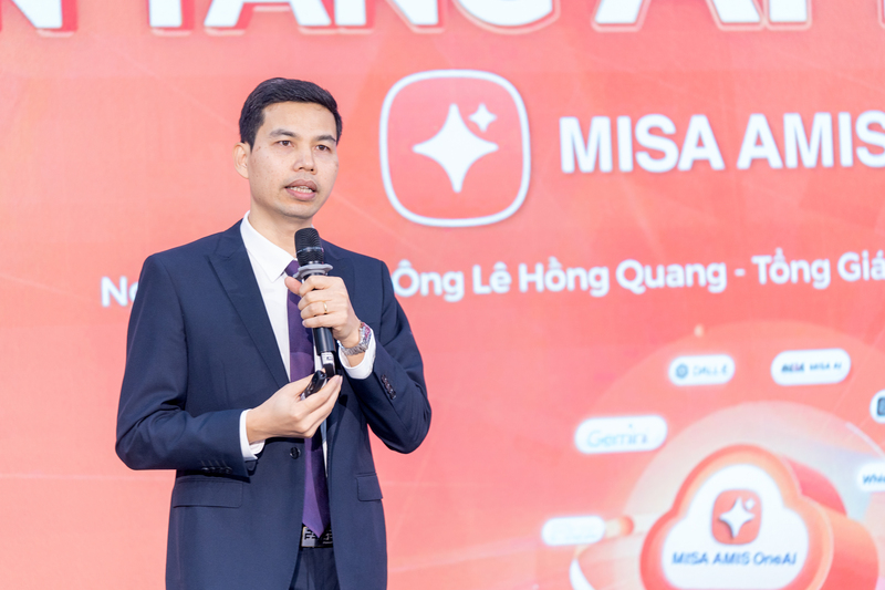 Tổng giám đốc Công ty MISA Lê Hồng Quang giới thiệu nền tảng AI hợp nhất. Ảnh: QL