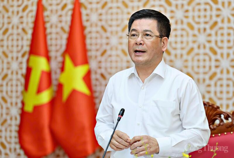 Bộ trưởng Bộ Công Thương Nguyễn Hồng Diên phát biểu chỉ đạo tại buổi làm việc. Ảnh: Lê Sơn.