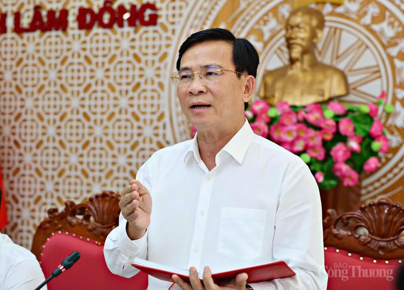 Chủ tịch UBND tỉnh Lâm Đồng Hồ Văn Mười phát biểu tại buổi làm việc. Ảnh: Lê Sơn.