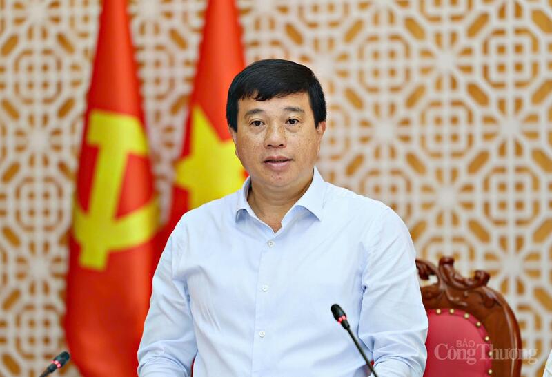Bí thư Tỉnh uỷ Lâm Đồng Y Thanh Hà Niê Kđăm gửi lời cảm ơn sâu sắc tới đồng chí Bộ trưởng cùng đoàn công tác của Bộ Công Thương. Ảnh: Lê Sơn.