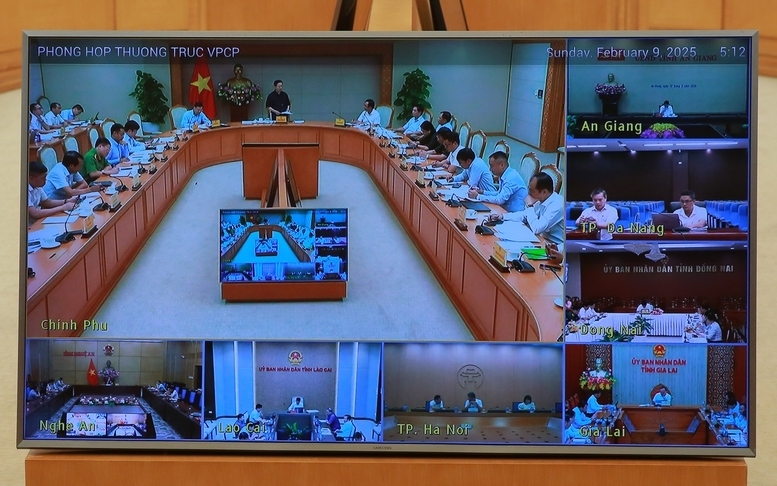 Cuộc họp trực tiếp kết hợp trực tuyến nghe Bộ Nông nghiệp và Môi trường báo cáo và các bộ ngành, địa phương, các chuyên gia, nhà khoa học - Ảnh: VGP/Minh Khôi