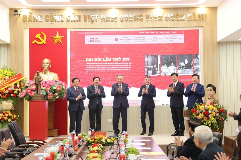 Tổng Bí thư Tô Lâm và các đại biểu tại Lễ ra mắt Trang tin điện tử: “Đảng Cộng sản Việt Nam- Đại hội XIV”. Ảnh: Thống Nhất/TTXVN
