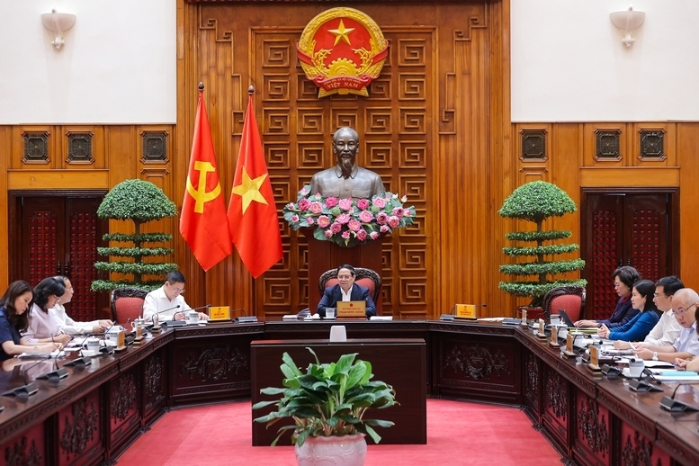 Thủ tướng yêu cầu các bộ, ngành, cơ quan, địa phương cùng với nỗ lực làm tốt và làm tốt hơn các nhiệm vụ, giải pháp đã được phân công. Ảnh: VGP/Nhật Bắc