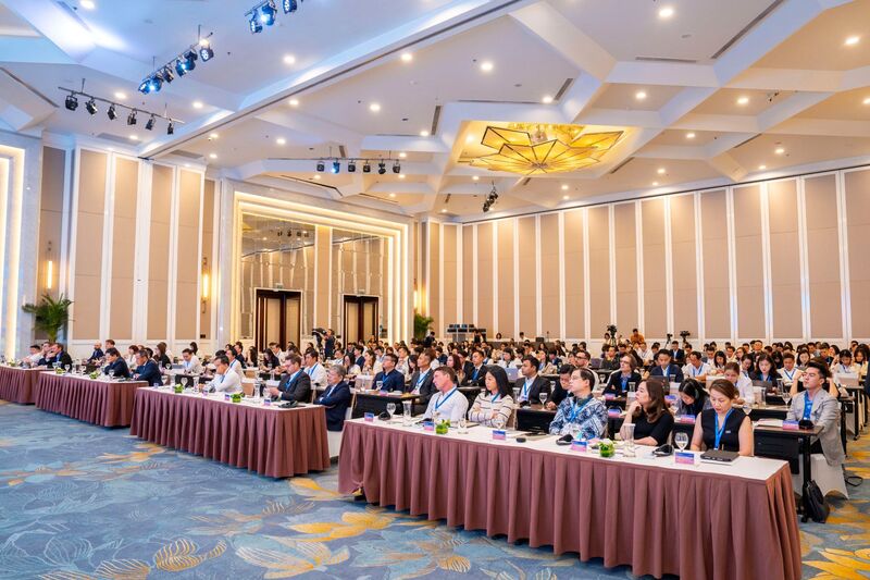 Diễn đàn quy tụ hơn 200 khách mời cùng 10 diễn giả là các chuyên gia hàng đầu trong lĩnh vực dịch vụ, công nghệ và quản trị khách hàng