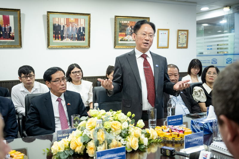 Ông Dương Chí Kiên, Chủ tịch Hội đồng quản trị Tập đoàn Y tế Việt - Nga phát biểu tại buổi làm việc