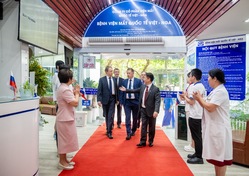 Bộ trưởng Bộ Y tế Liên bang Nga Mikhail Albertovich Murashko đến thăm và làm việc tại Bệnh viện Mắt Quốc tế Việt - Nga