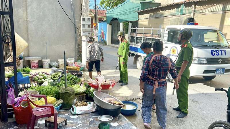 Nhiều chợ cóc tồn tại nhiều năm được lực lượng chức năng ra quân dẹp bỏ