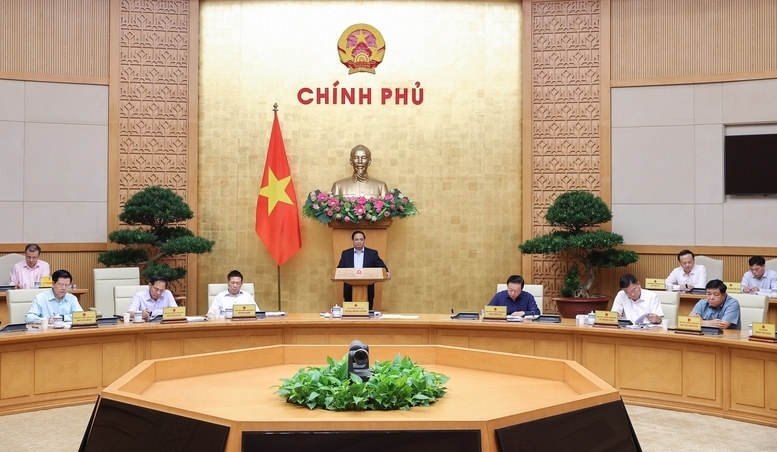 Thủ tướng yêu cầu tiếp tục rà soát, cắt giảm tối đa các thủ tục hành chính rườm rà, bảo đảm cắt giảm 30% số lượng, thời gian thực hiện, chi phí tuân thủ thủ tục hành chính trong năm nay - Ảnh: VGP/Nhật Bắc