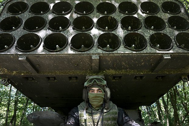 Súng phun lửa hạng nặng TOS-1A. Ảnh: TASS