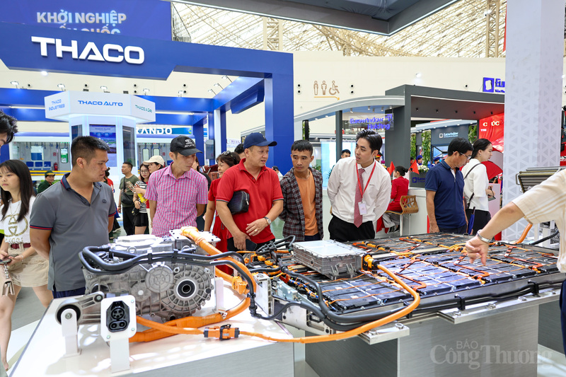 Ngoài ra, những công nghệ xe điện xanh của một số tập đoàn về ô tô cũng được giới thiệu tại triển lãm.