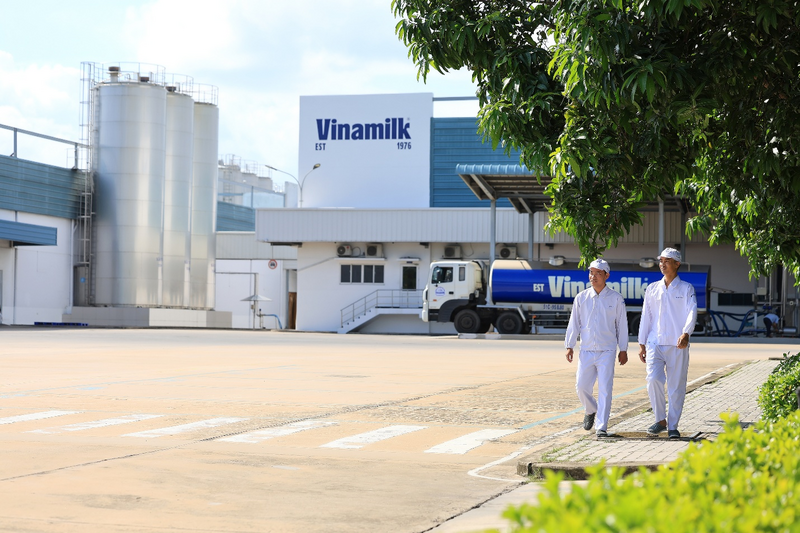 Vinamilk là doanh nghiệp sữa đầu tiên sở hữu cả trang trại và nhà máy đạt trung hòa carbon theo tiêu chuẩn PAS 2060:2014 (Ảnh: Minh Anh).