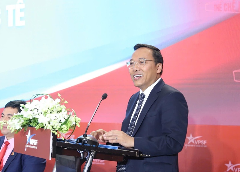 Thứ trưởng Bộ Công Thương Nguyễn Hoàng Long phát biểu tại phiên đối thoại.