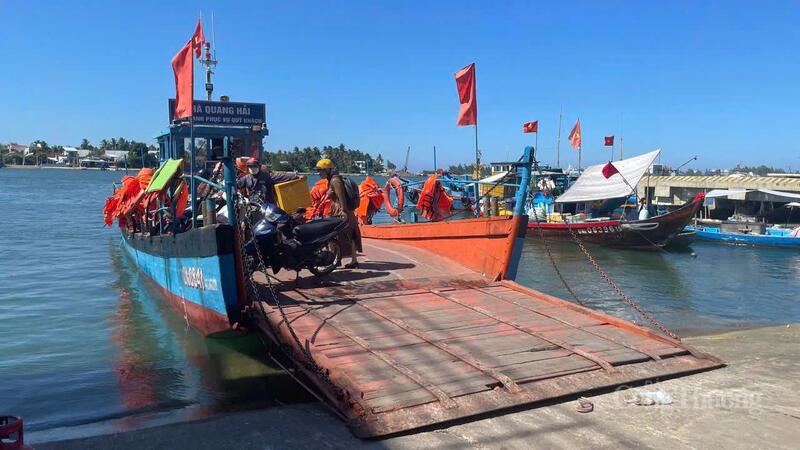 Việc phà hư hỏng, liên tục duy tu bảo dưỡng hay đăng kiểm gây khó khăn đi lại cho người dân xã đảo Tam Hải