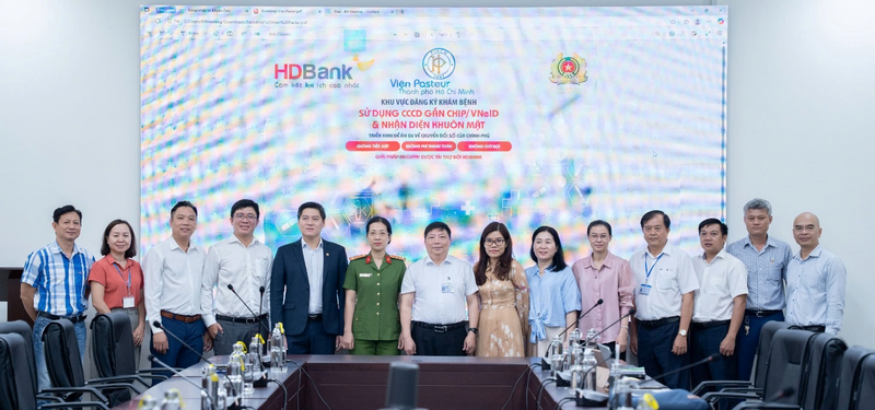 HDBank đã hoàn thiện triển khai Kiosk tại hơn 200 bệnh viện trên toàn quốc và hướng đến mục tiêu hoàn thành 1001 Kiosk vào cuối năm 2025.