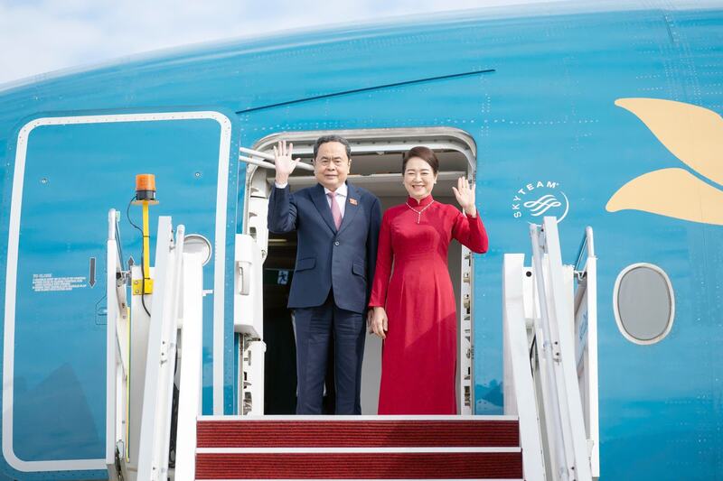 Chủ tịch Quốc hội Trần Thanh Mẫn cùng Phu nhân Nguyễn Thị Thanh Nga và Đoàn đại biểu cấp cao Việt Nam đã tới Thủ đô Kuala Lumpur. Ảnh: Phạm Thắng