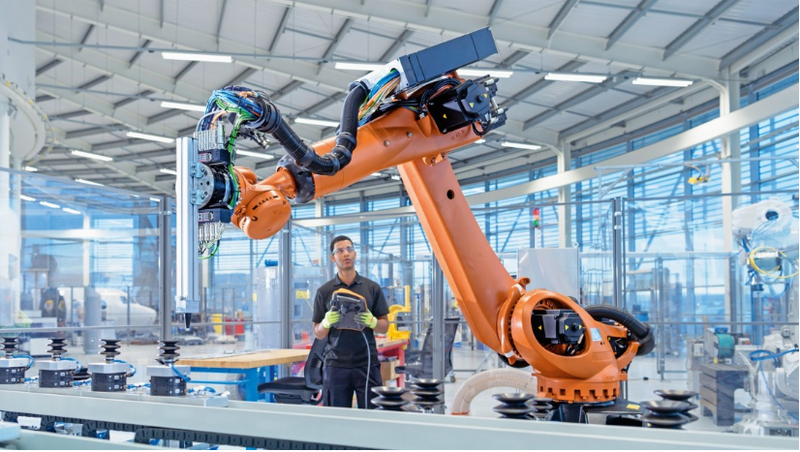 Việc ứng dụng AI vào sản xuất đã giúp doanh nghiệp tăng năng suất, giảm chi phí, nâng cao năng lực cạnh tranh. Ảnh minh hoạ