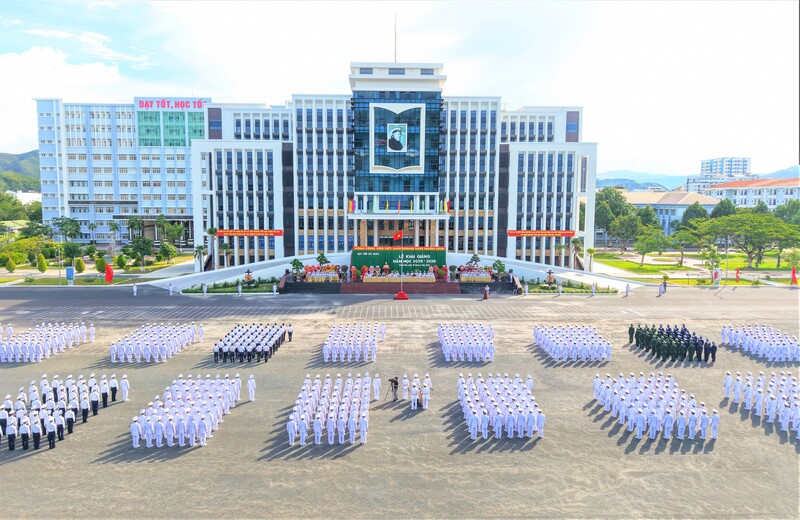 Quang cảnh lễ khai giảng