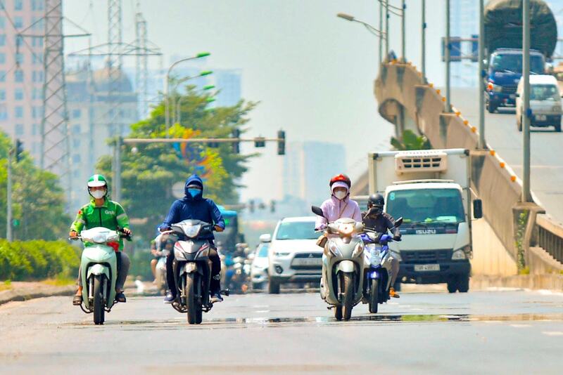 Hà Nội ngày nắng, đêm và sáng có lúc có mưa. Ảnh minh hoạ