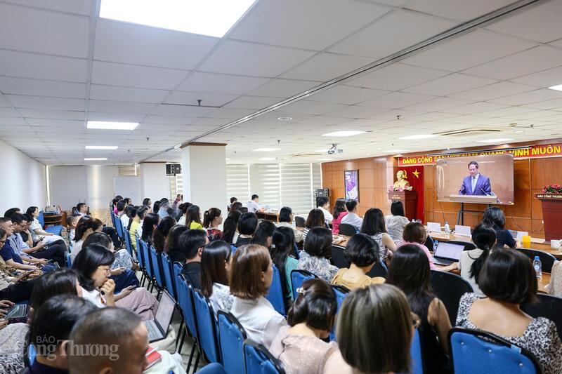 Tại điểm cầu Báo Công Thương gồm 4 đơn vị: Báo Công Thương, Tạp chí Công Thương, Nhà xuất bản Công Thương; Trung tâm thông tin Công nghiệp và Thương mại. Ảnh: Nam Nguyễn