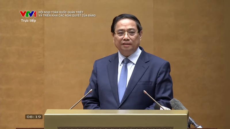 Thủ tướng Chính phủ Phạm Minh Chính trình bày chuyên đề: “Nội dung trọng tâm, cốt lõi của Nghị quyết số 71-NQ/TW, ngày 22/8/2025 của Bộ Chính trị về đột phá phát triển giáo dục và đào tạo và Chương trình hành động thực hiện Nghị quyết số 71-NQ/TW”. Ảnh: VTV