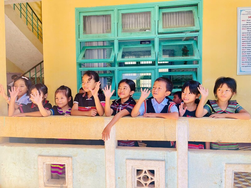Thủ tướng yêu cầu triển khai kịp thời chủ trương miễn học phí cho học sinh