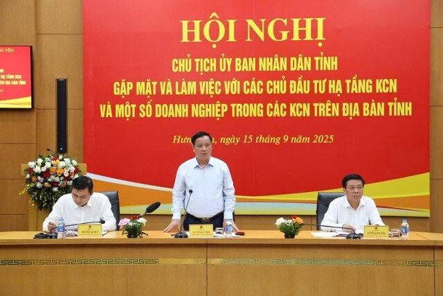 Chủ tịch UBND tỉnh Hưng Yên Nguyễn Khắc Thận trong cuộc gặp mặt và làm việc với các chủ đầu tư hạ tầng khu công nghiệp và một số doanh nghiệp trong khu công nghiệp trên địa bàn tỉnh. Ảnh: Phương Liên