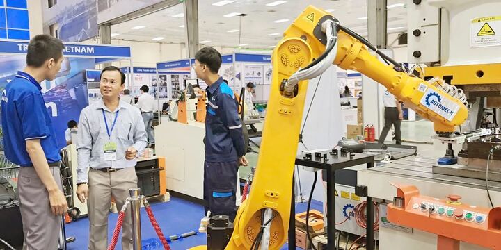 Doanh nghiệp tham gia triển lãm công nghiệp hỗ trợ Hà nội 2024. Ảnh Hoài Nam
