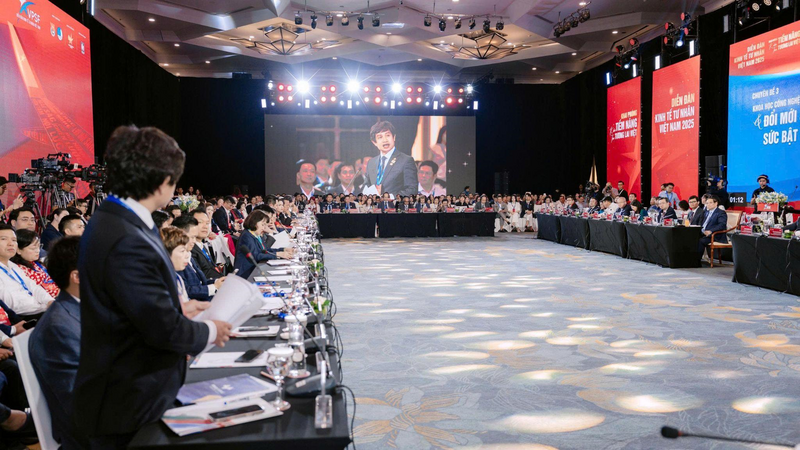 Ông Hoàng Mai Chung - Chủ tịch HĐQT Meey Group phát biểu đề xuất tại Phiên đối thoại cấp cao. Ảnh: Meey Group