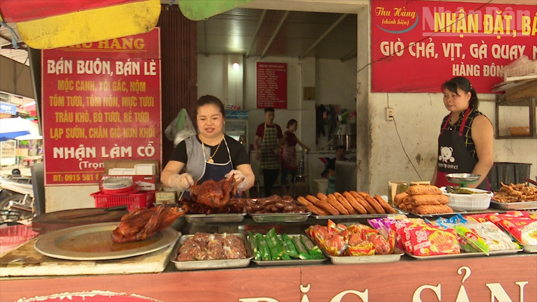 Các sản phẩm đặc sản của địa phương được bày bán tại chợ Thất Khê (Ảnh: Báo Nhân dân)