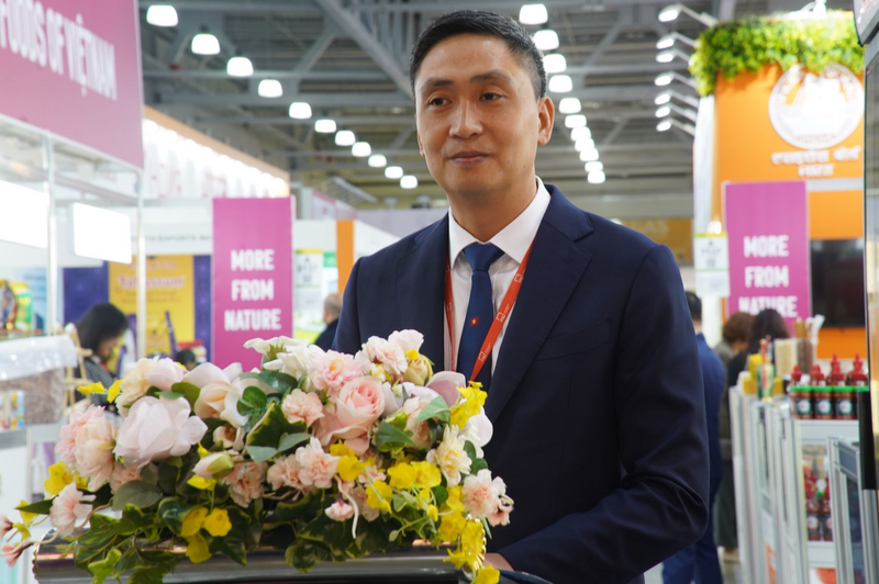 Phó Cục trưởng Cục Xúc tiến thương mại Hoàng Minh Chiến phát biểu khai mạc Khu gian hàng Việt Nam tại hội chợ. Ảnh: Vietrade