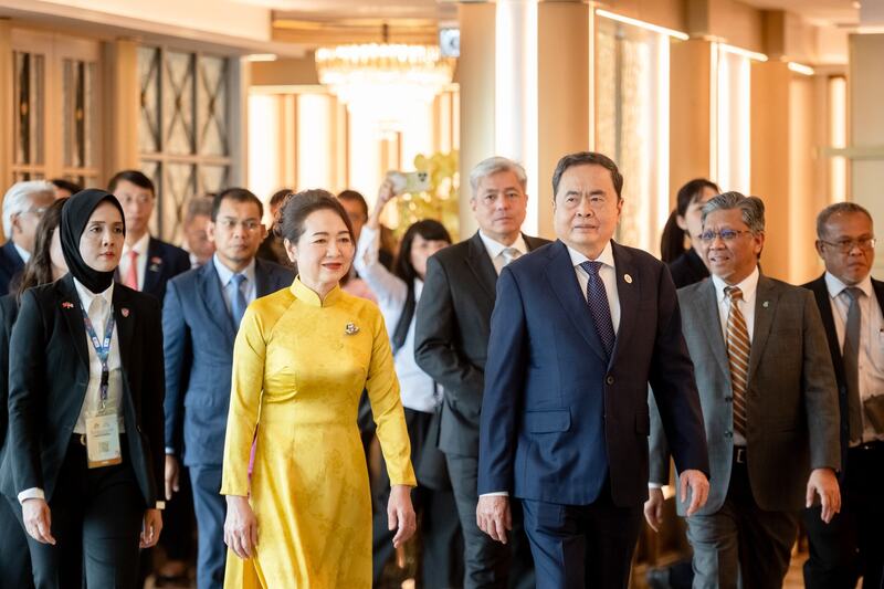 Chủ tịch Quốc hội Trần Thanh Mẫn và Phu nhân tham quan tòa tháp. Ảnh: Phạm Thắng