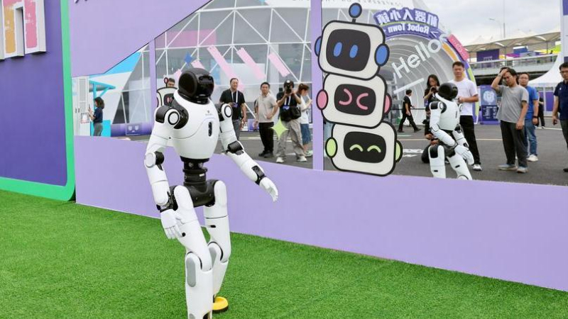 Công nghệ robot được trưng bày tại Hội chợ Trung Quốc - ASEAN. Ảnh: Xinhua