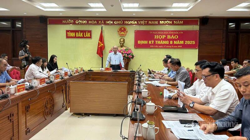 Phó Chủ tịch UBND tỉnh Đắk Lắk Trương Công Thái chủ trì họp báo tháng 8/2025. Ảnh: Hoàng Nguyên