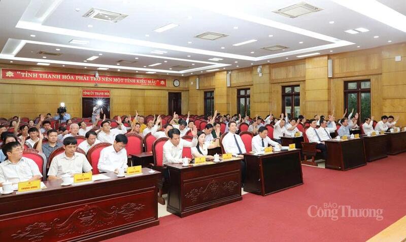 Ông Nguyễn Hoài Anh, Phó Bí thư Tỉnh ủy được bầu giữ chức Chủ tịch UBND tỉnh Thanh Hóa với tỷ lệ phiếu bầu đạt 100%