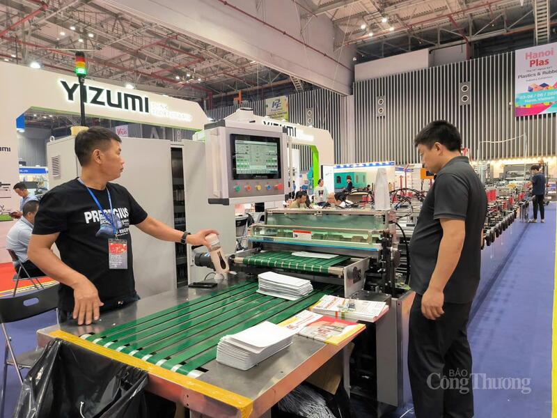 Triển lãm quy tụ hơn 650 đơn vị, với 1.200 gian hàng đến từ 20 quốc gia và vùng lãnh thổ. Ảnh: Nguyễn Ngọc