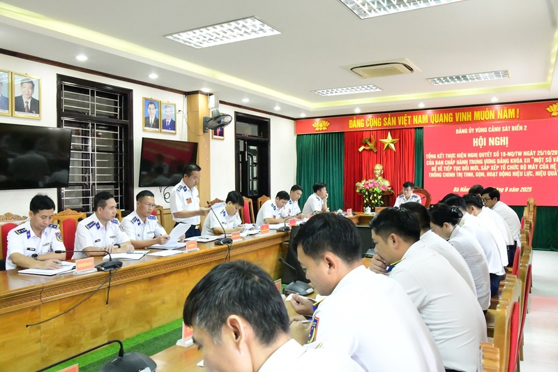 Đại biểu tham gia hội nghị phát biểu ý kiến