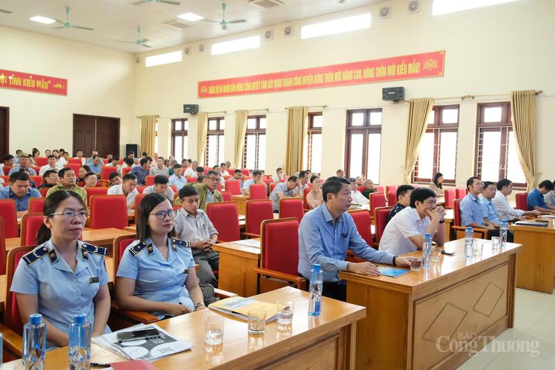 Các đại biểu tham gia hội nghị.